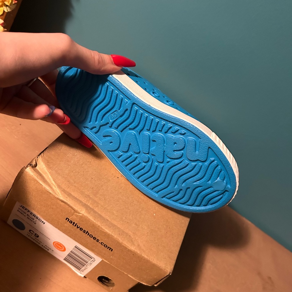 Native shoe - Picture 3 of 3